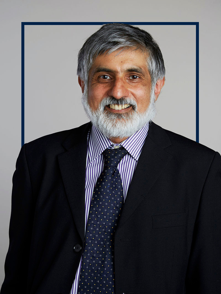 A portrait photo of Professor Philip Maini wearing a suit and tie